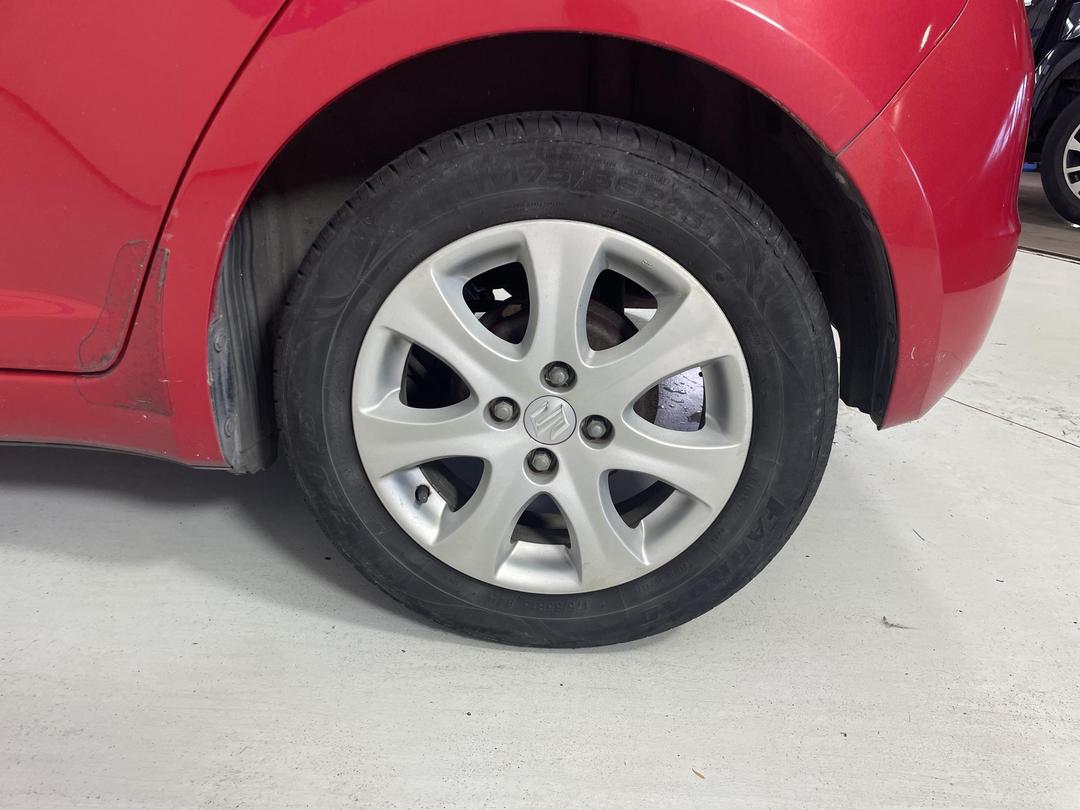 Photo '11' of Suzuki Swift