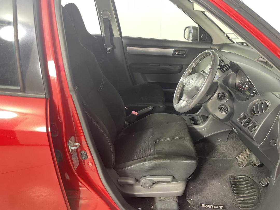 Photo '16' of Suzuki Swift