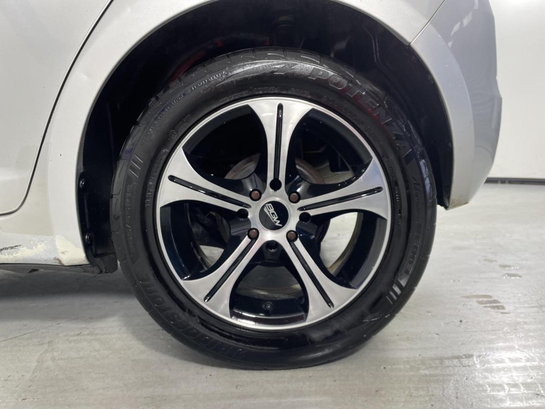 Photo '11' of Suzuki Swift