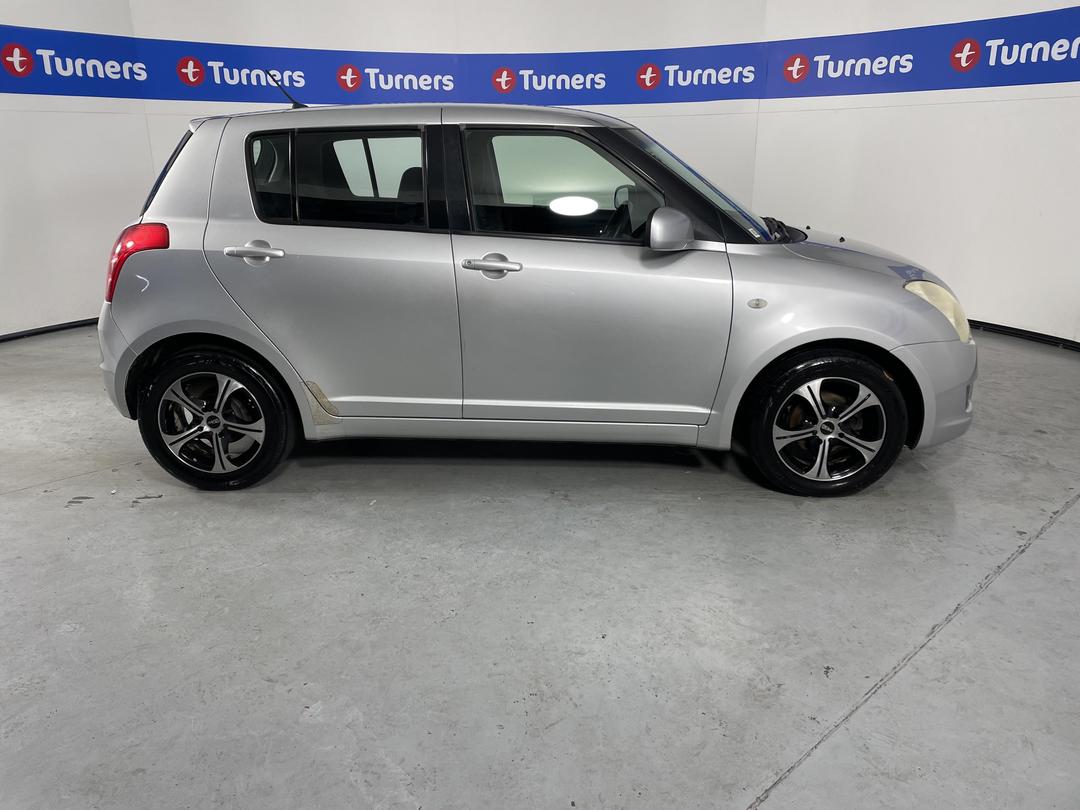 Photo '23' of Suzuki Swift