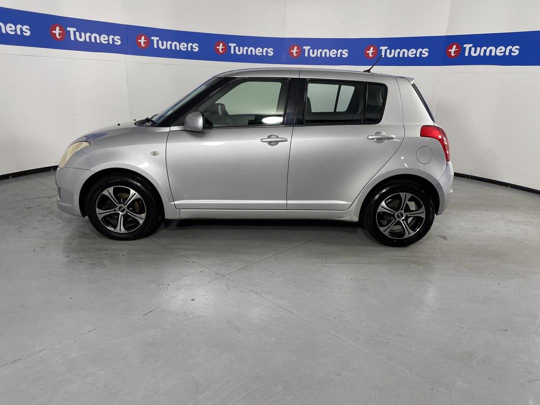 Photo '24' of Suzuki Swift