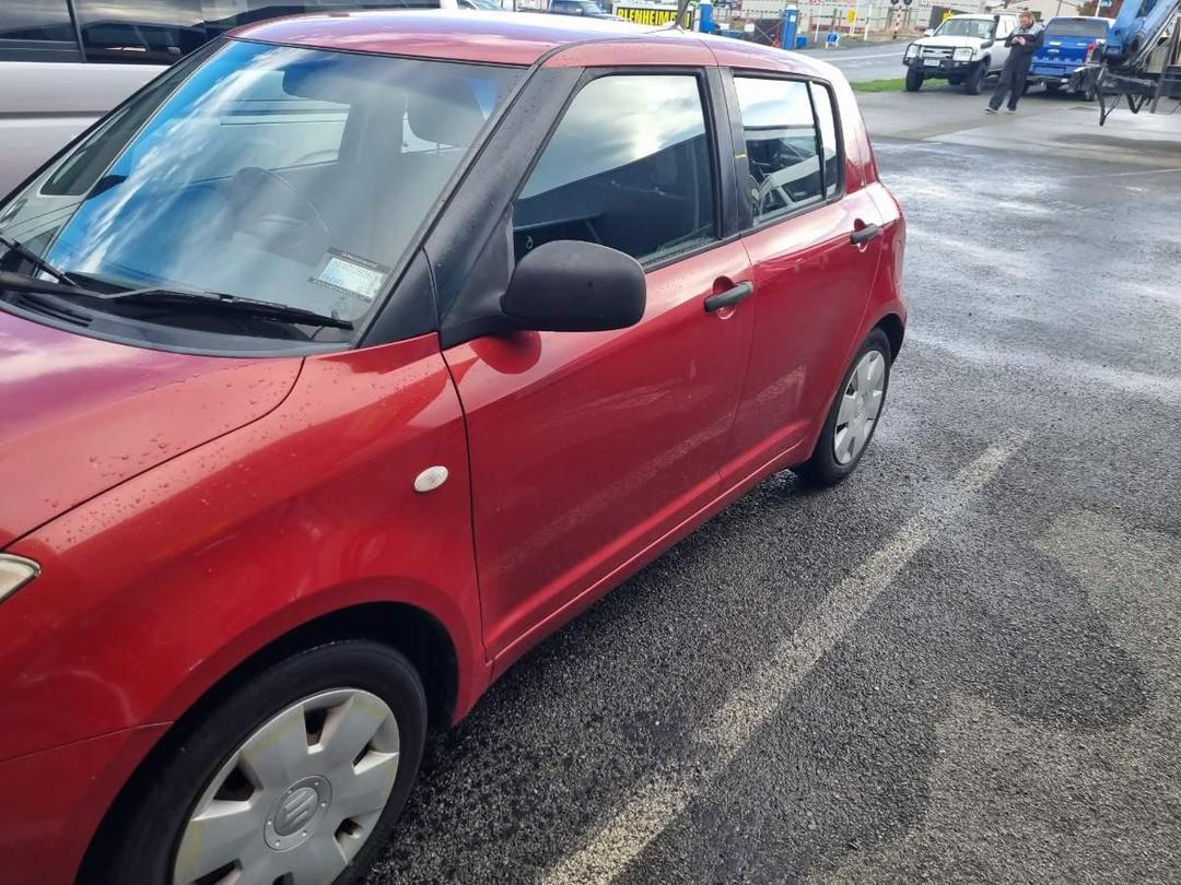 Photo '8' of Suzuki Swift Glxa