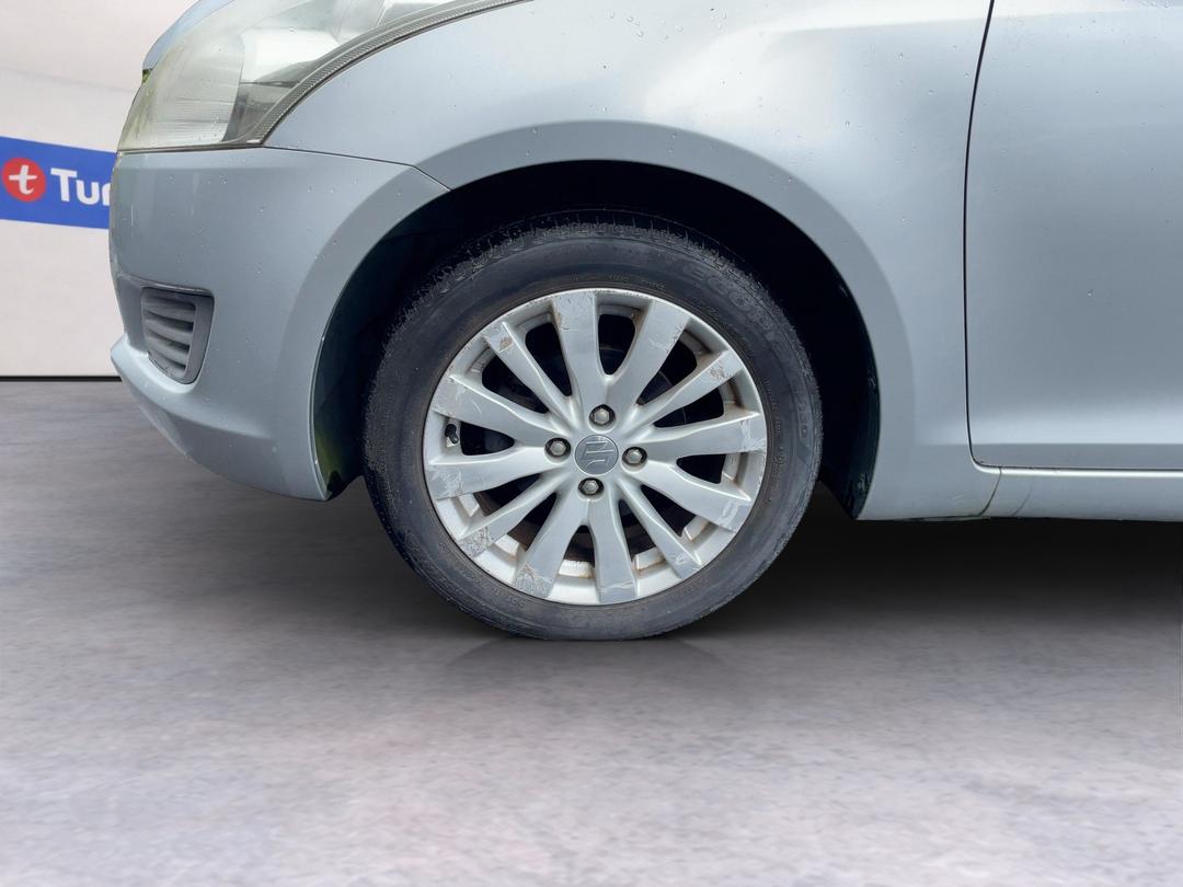 Photo '8' of Suzuki Swift