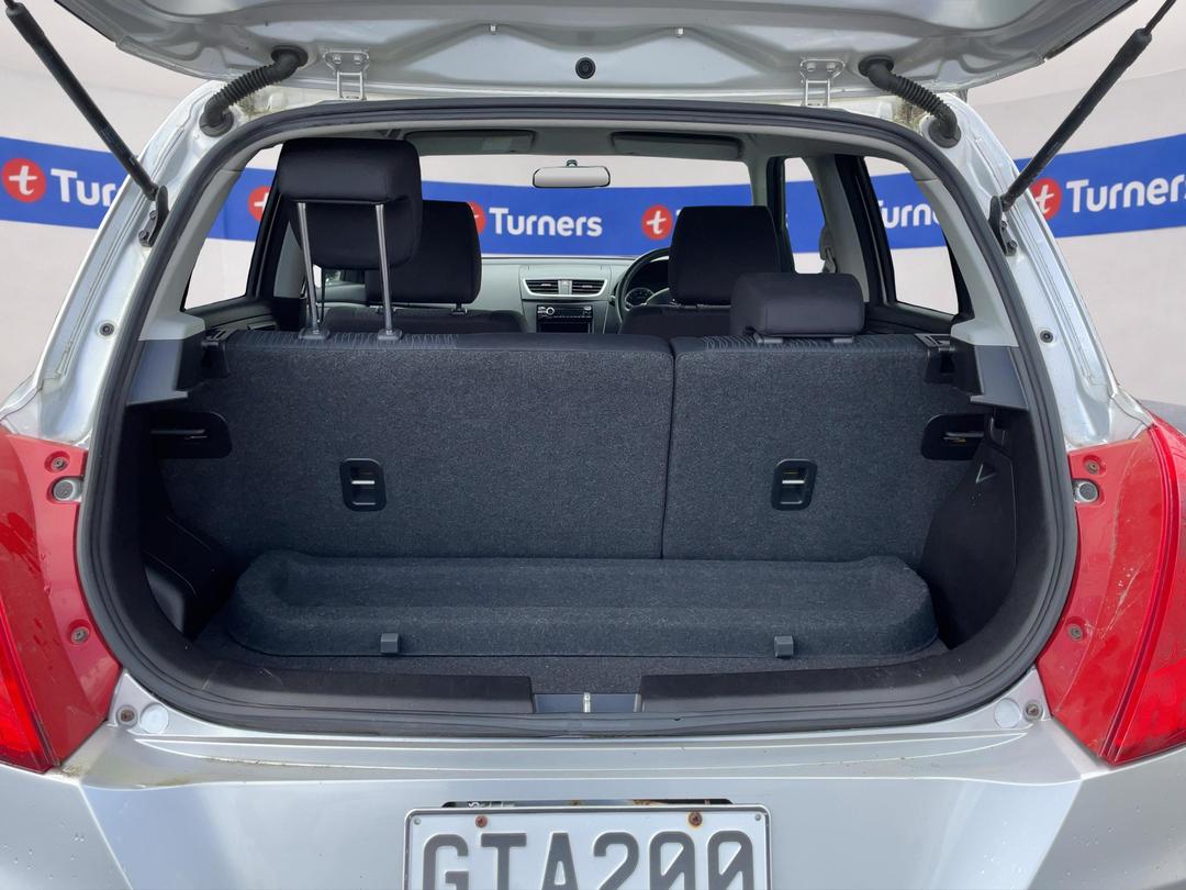 Photo '12' of Suzuki Swift