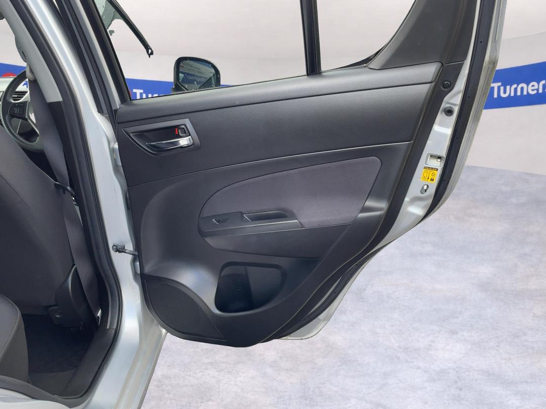 Photo '17' of Suzuki Swift