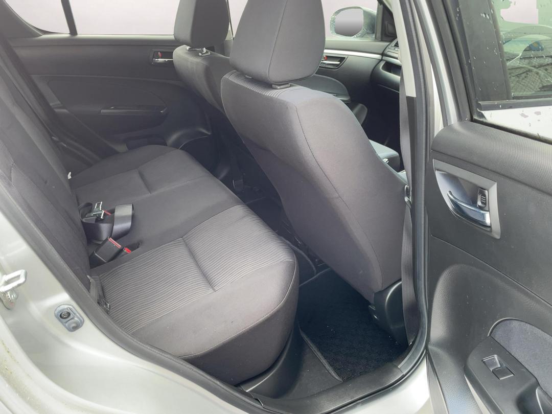 Photo '18' of Suzuki Swift