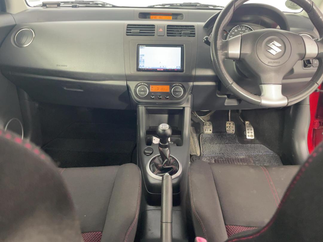 Photo '18' of Suzuki Swift