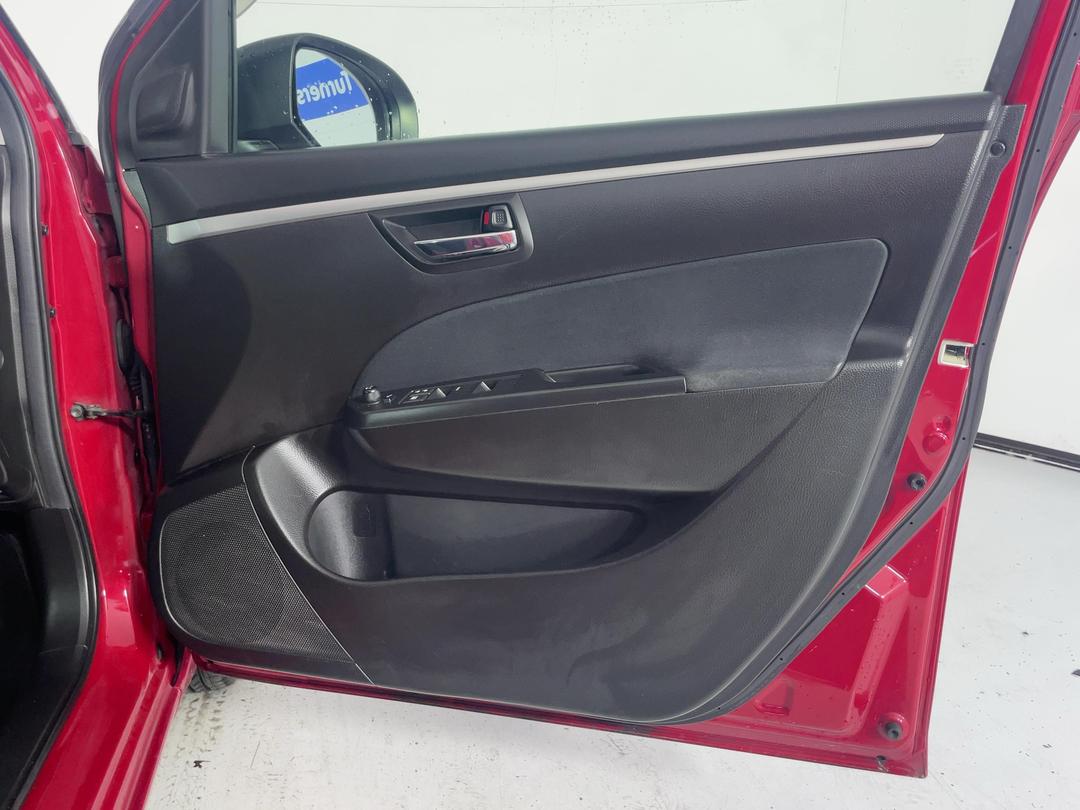 Photo '15' of Suzuki Swift