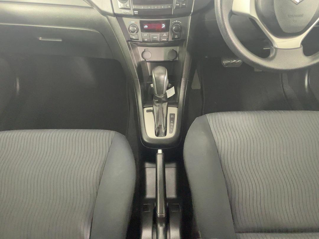 Photo '18' of Suzuki Swift