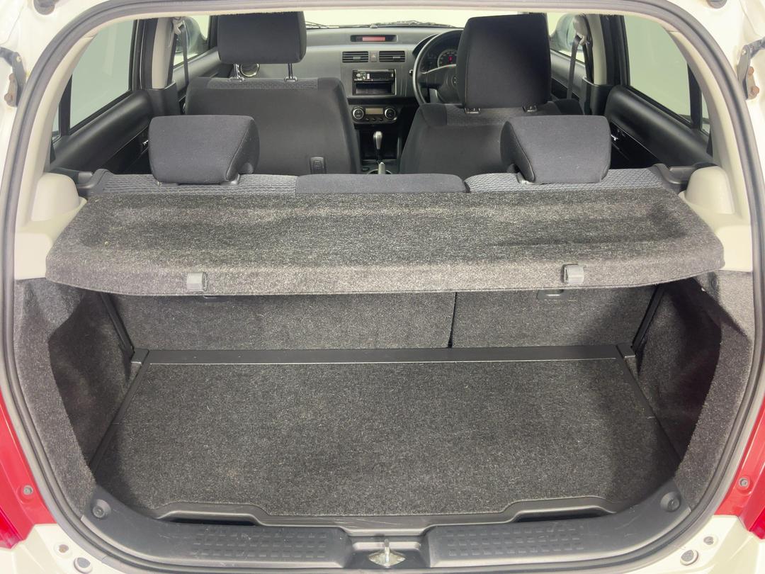 Photo '14' of Suzuki Swift