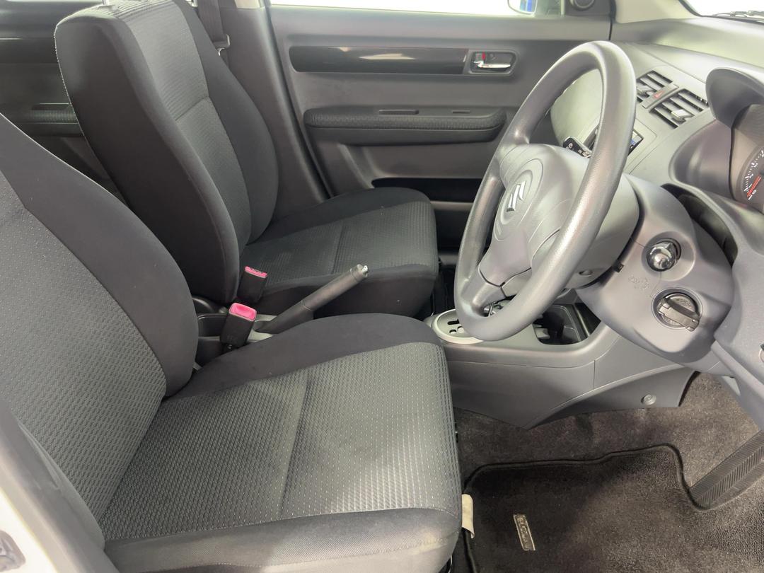 Photo '16' of Suzuki Swift