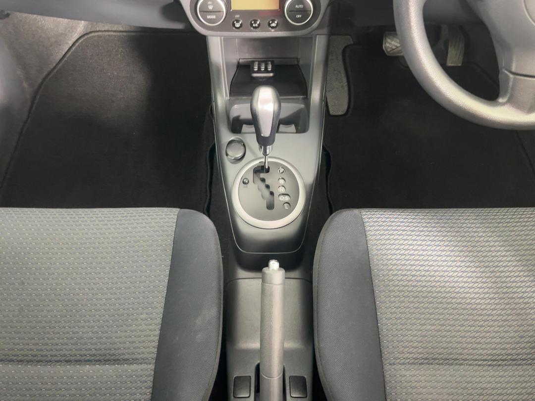 Photo '18' of Suzuki Swift