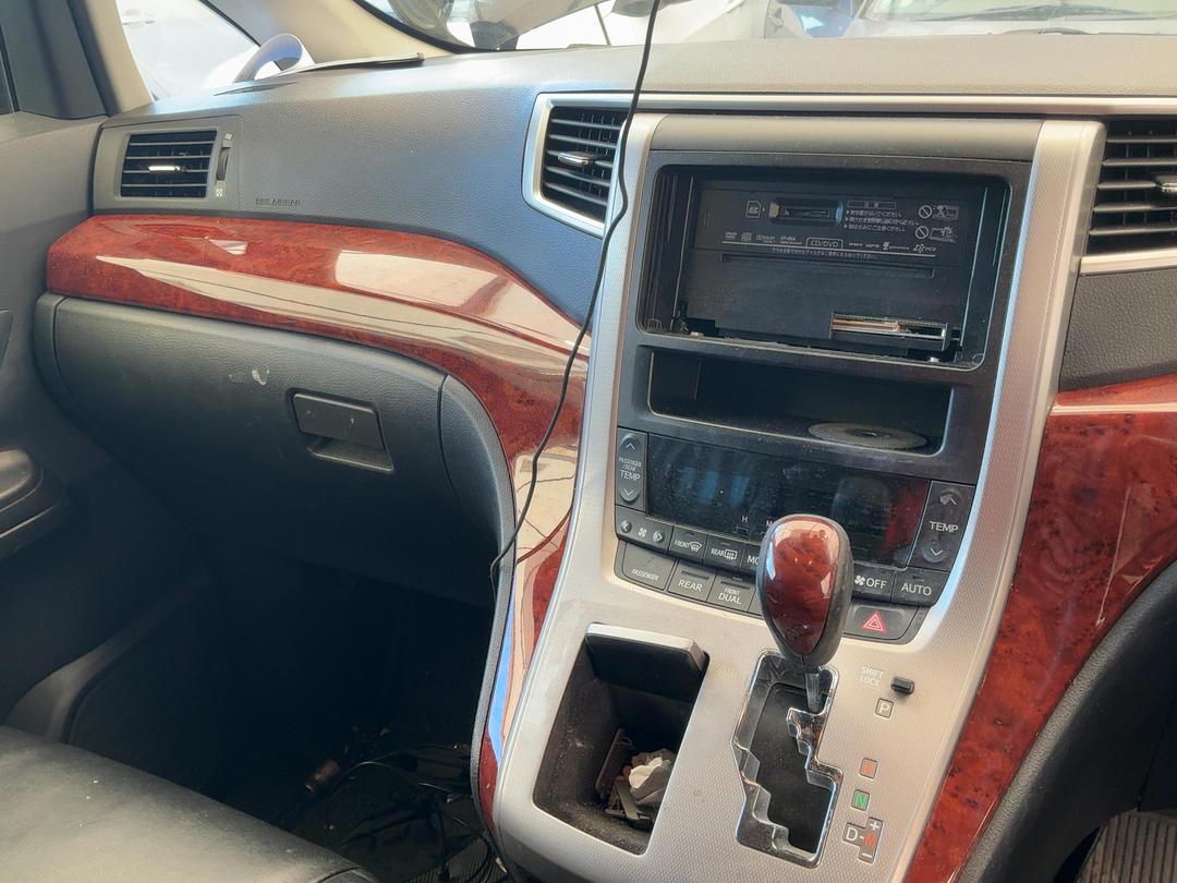 Photo '17' of Toyota Alphard Vellfire