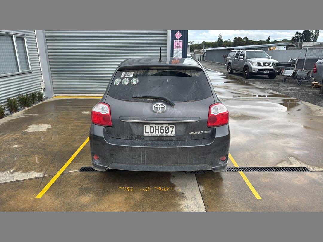 Photo '8' of Toyota Auris