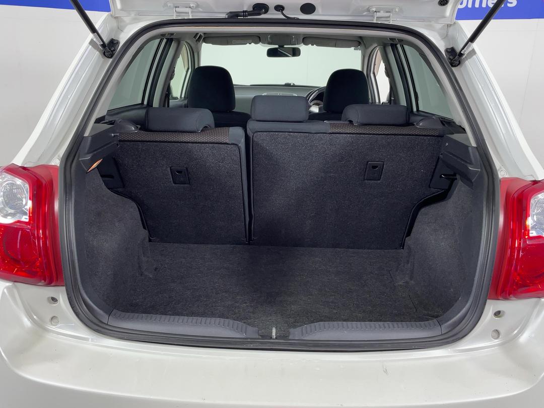 Photo '14' of Toyota Auris