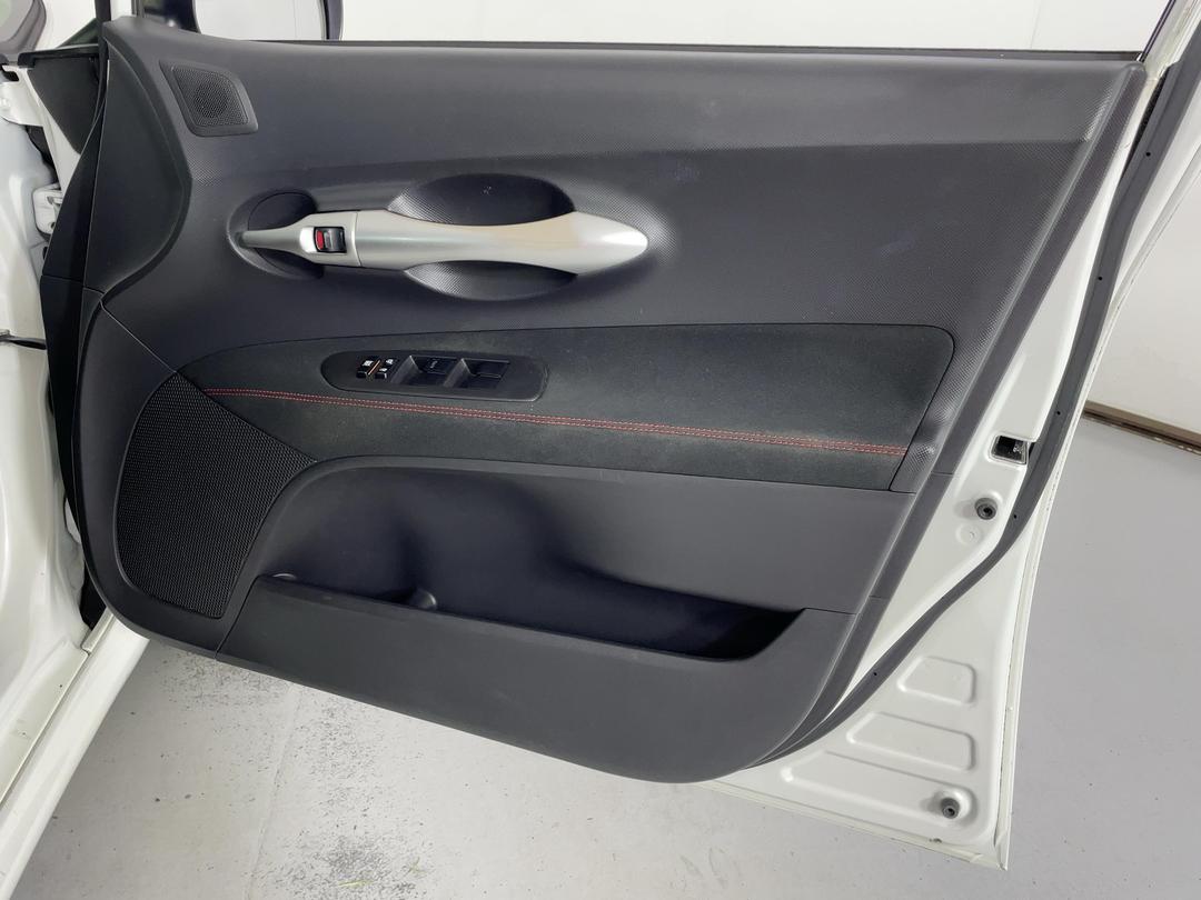 Photo '15' of Toyota Auris