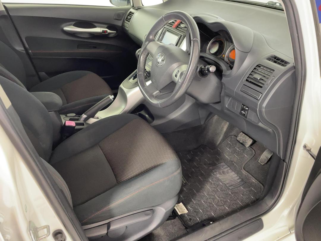 Photo '16' of Toyota Auris