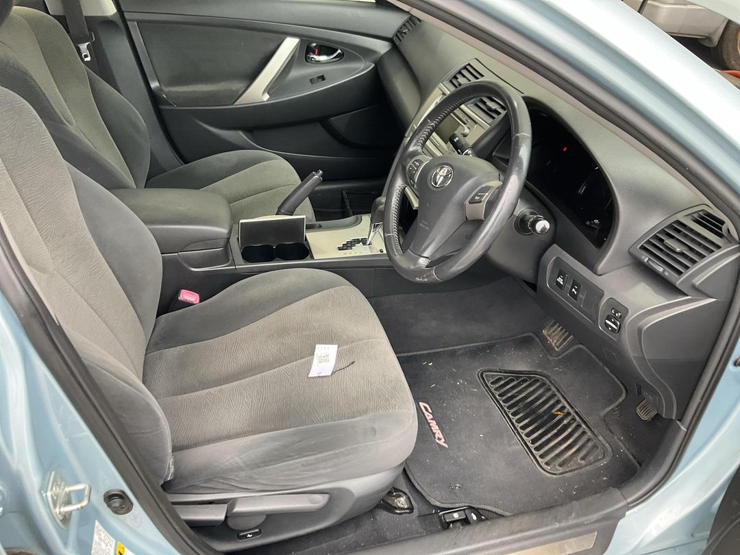 Photo '18' of Toyota Camry