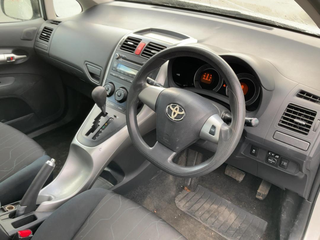 Photo '8' of Toyota Corolla GX Photo '8' of Toyota Corolla GX