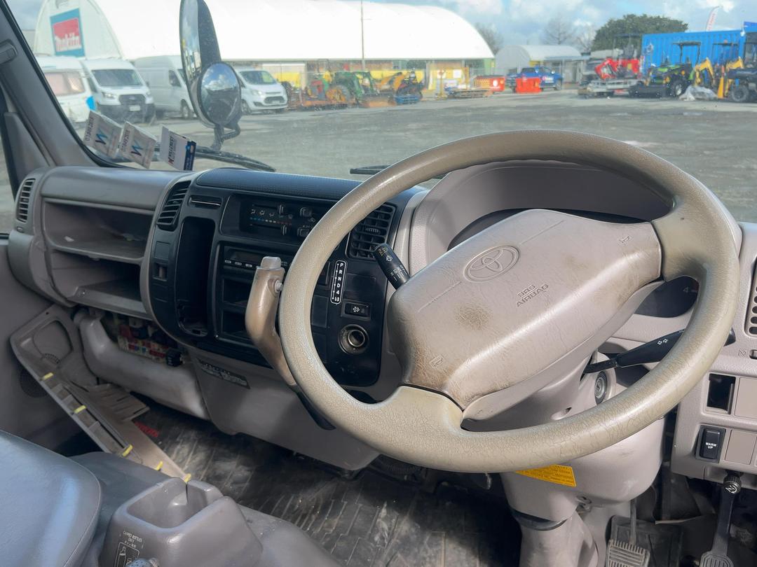 Photo '11' of Toyota Dyna BDG-XZU308 Flat Deck