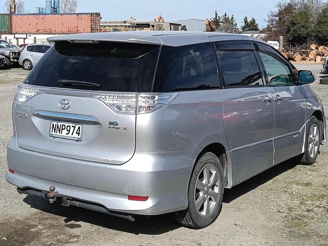 Photo '7' of Toyota Estima Photo '7' of Toyota Estima
