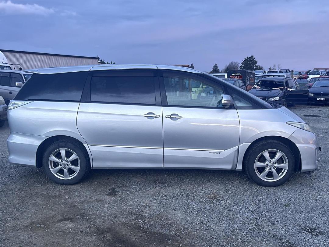 Photo '8' of Toyota Estima Photo '8' of Toyota Estima