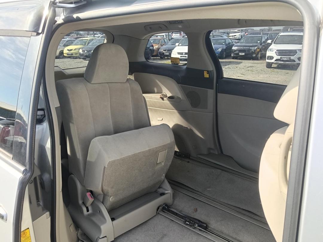 Photo '11' of Toyota Estima Photo '11' of Toyota Estima