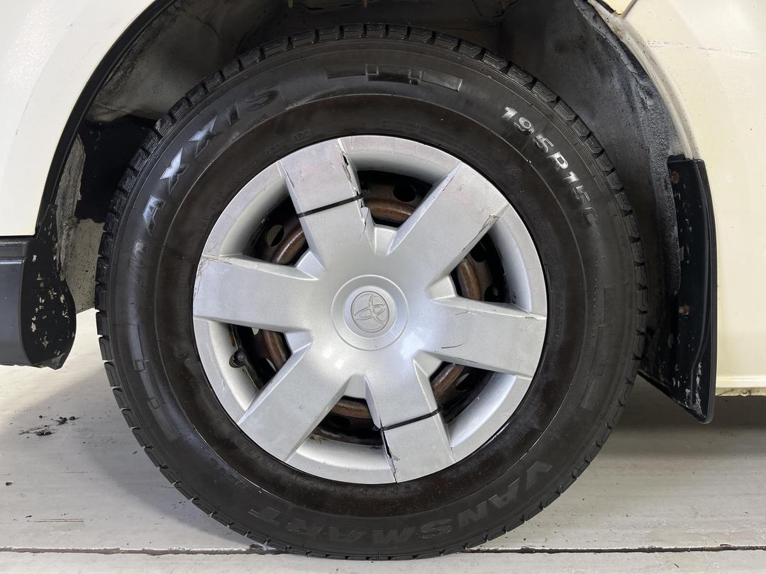 Photo '10' of Toyota Hiace