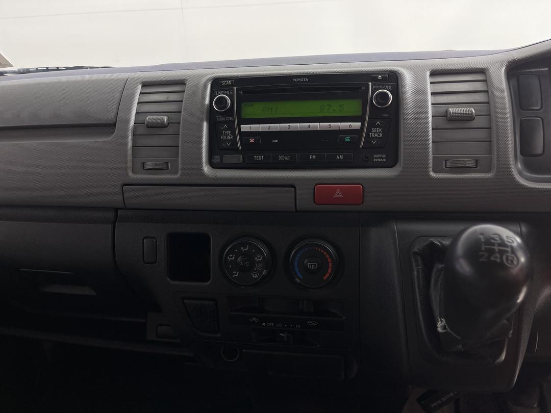 Photo '18' of Toyota Hiace