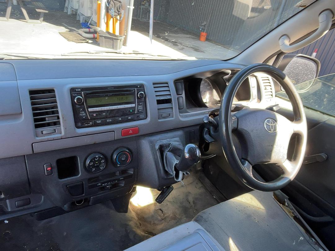 Photo '15' of Toyota Hiace T ZL Photo '15' of Toyota Hiace T ZL