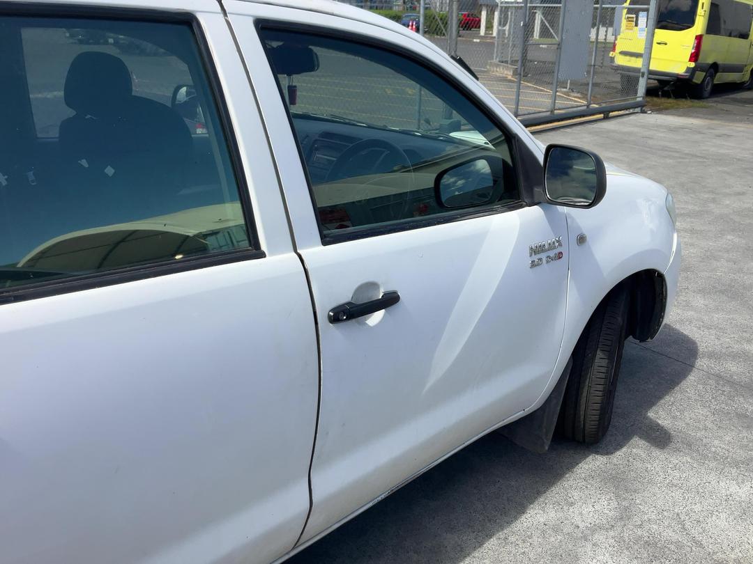 Photo '16' of Toyota Hilux TD DC Photo '16' of Toyota Hilux TD DC