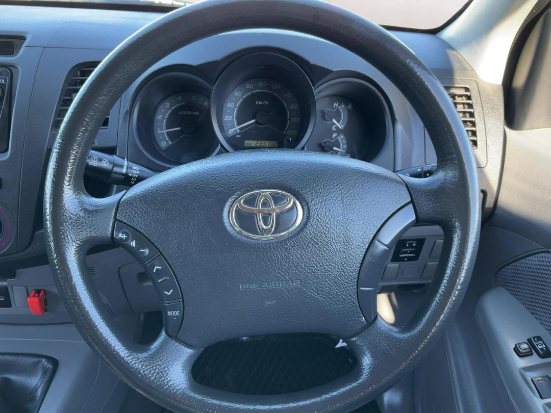 Photo '23' of Toyota Hilux
