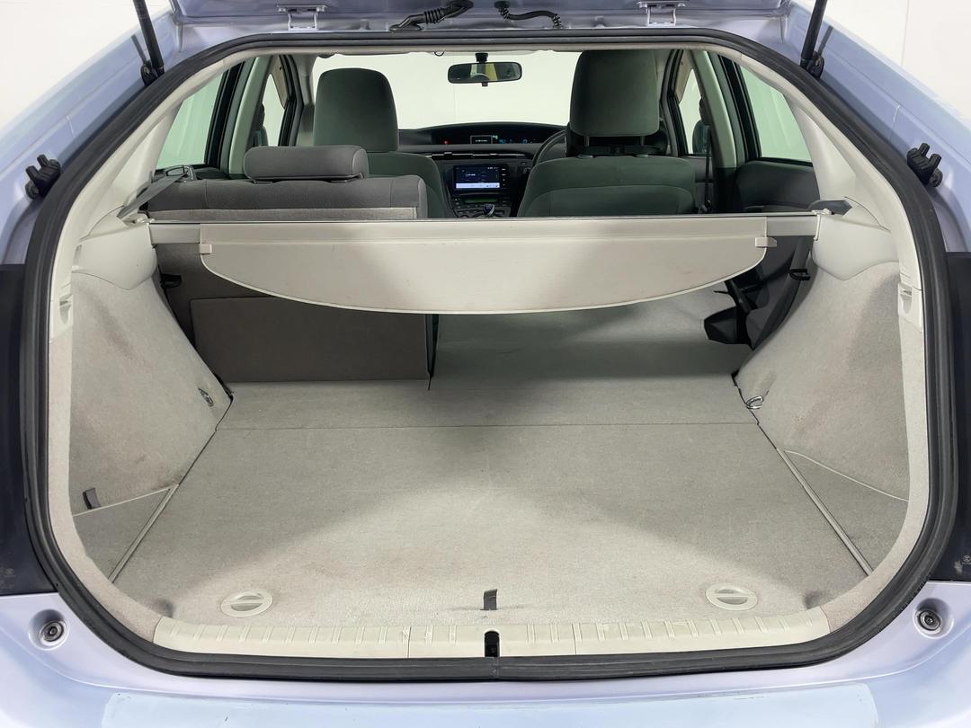 Photo '14' of Toyota Prius