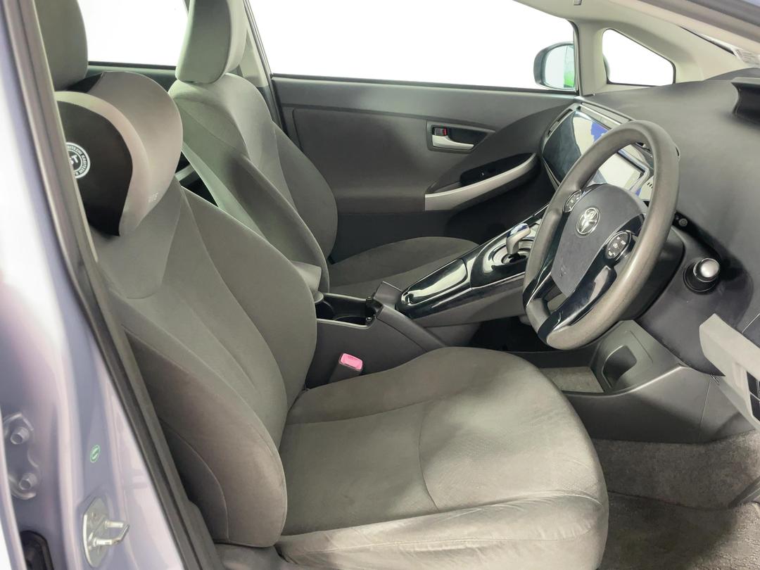 Photo '16' of Toyota Prius