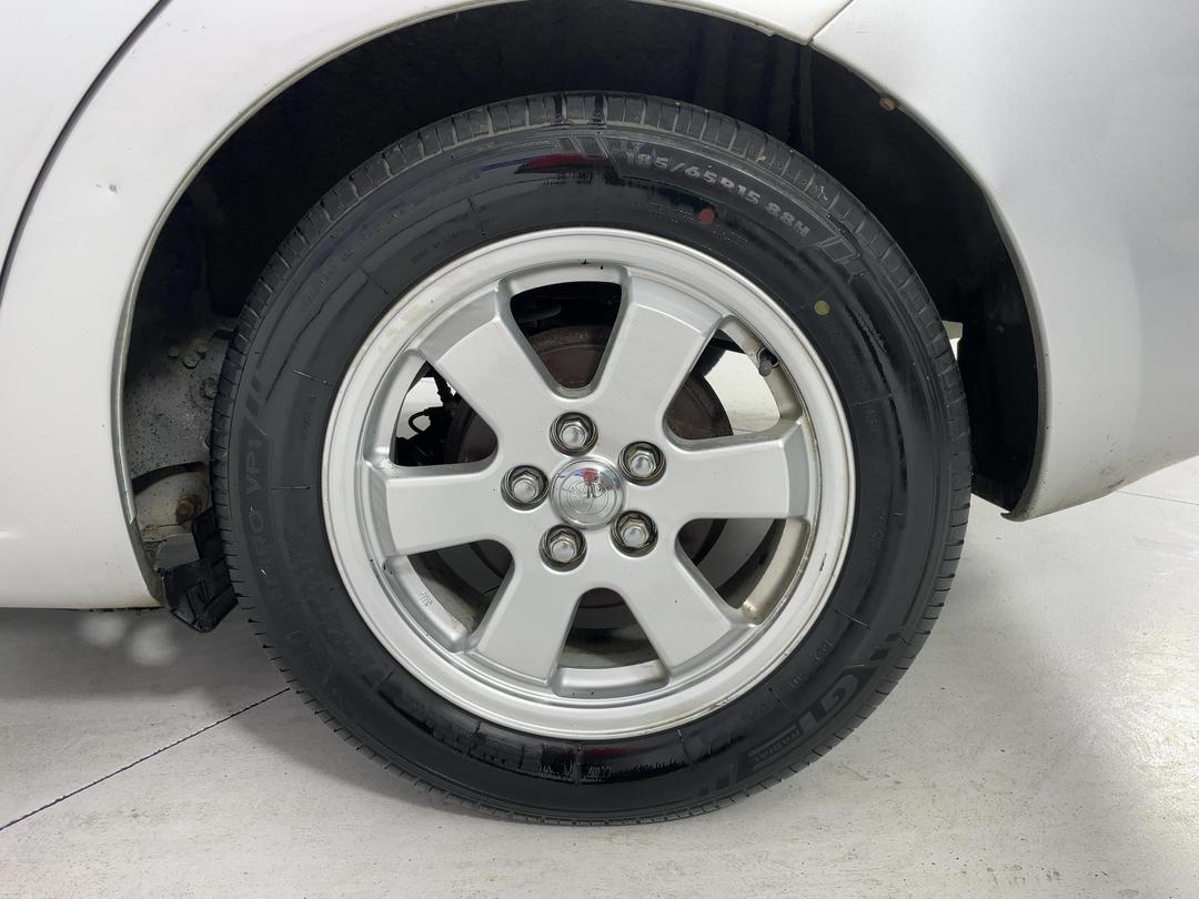 Photo '11' of Toyota Prius