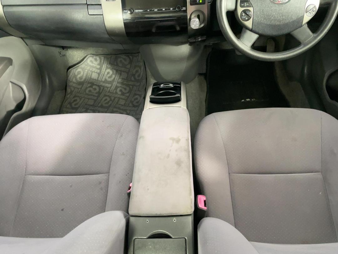 Photo '18' of Toyota Prius