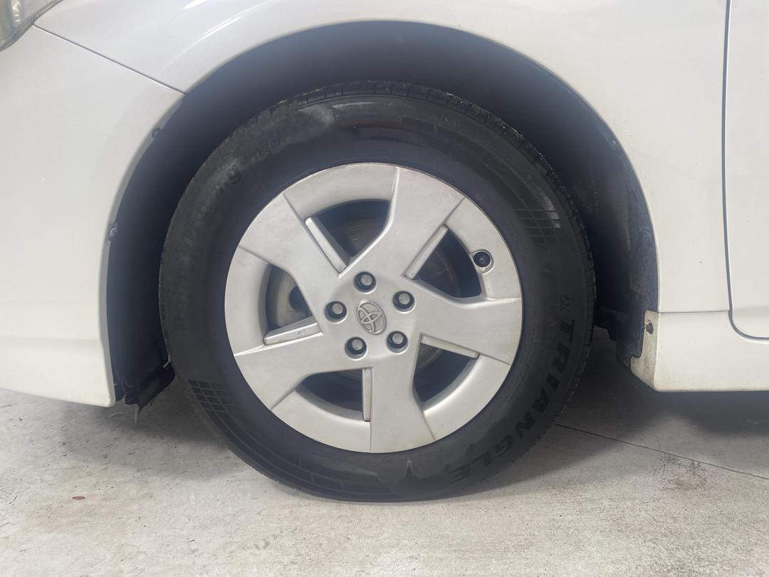 Photo '10' of Toyota Prius