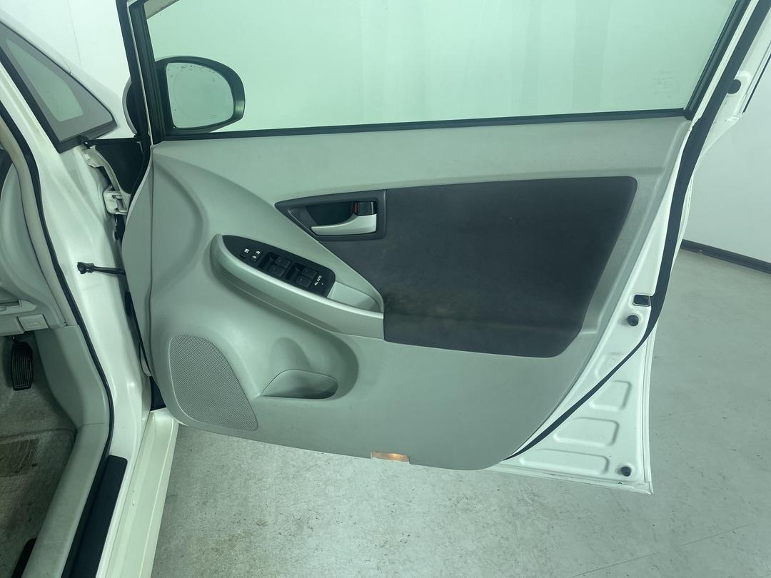 Photo '15' of Toyota Prius