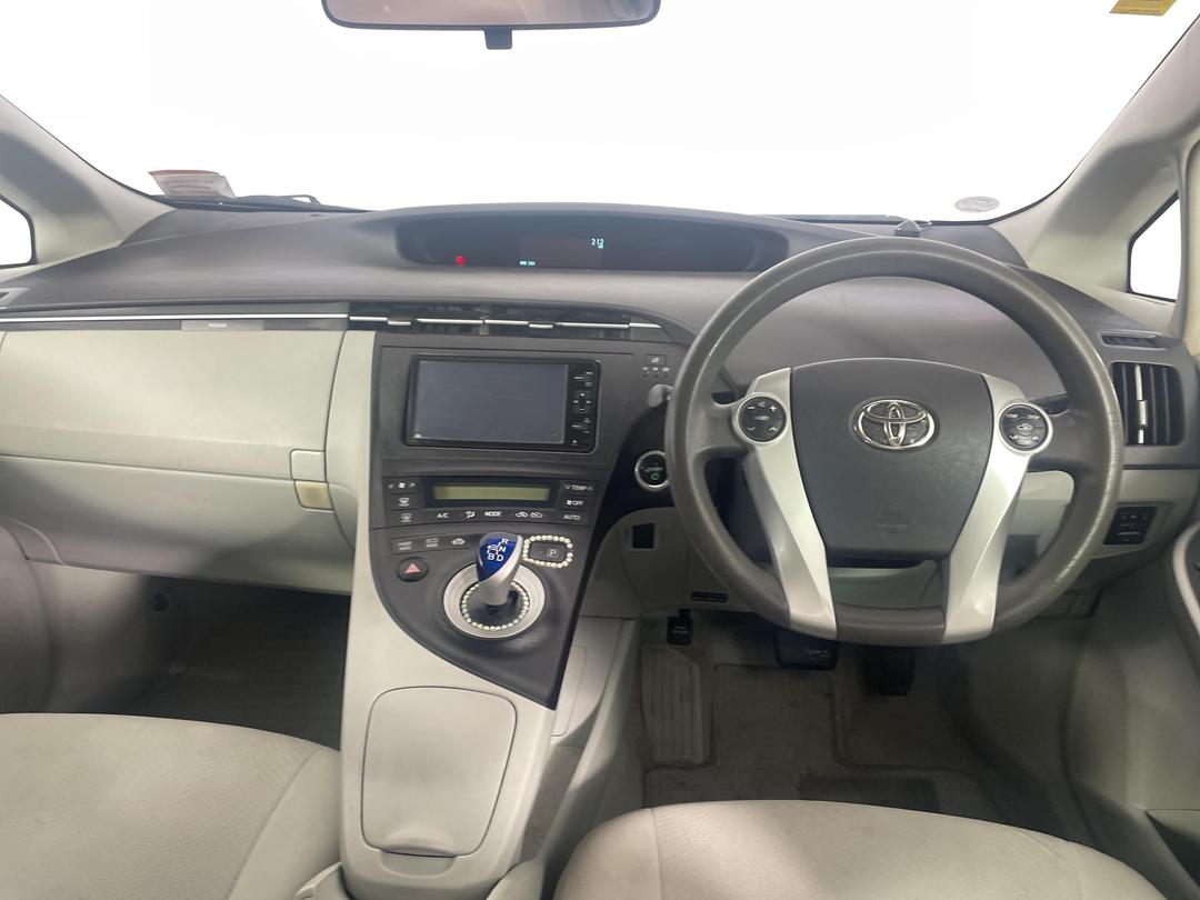 Photo '17' of Toyota Prius