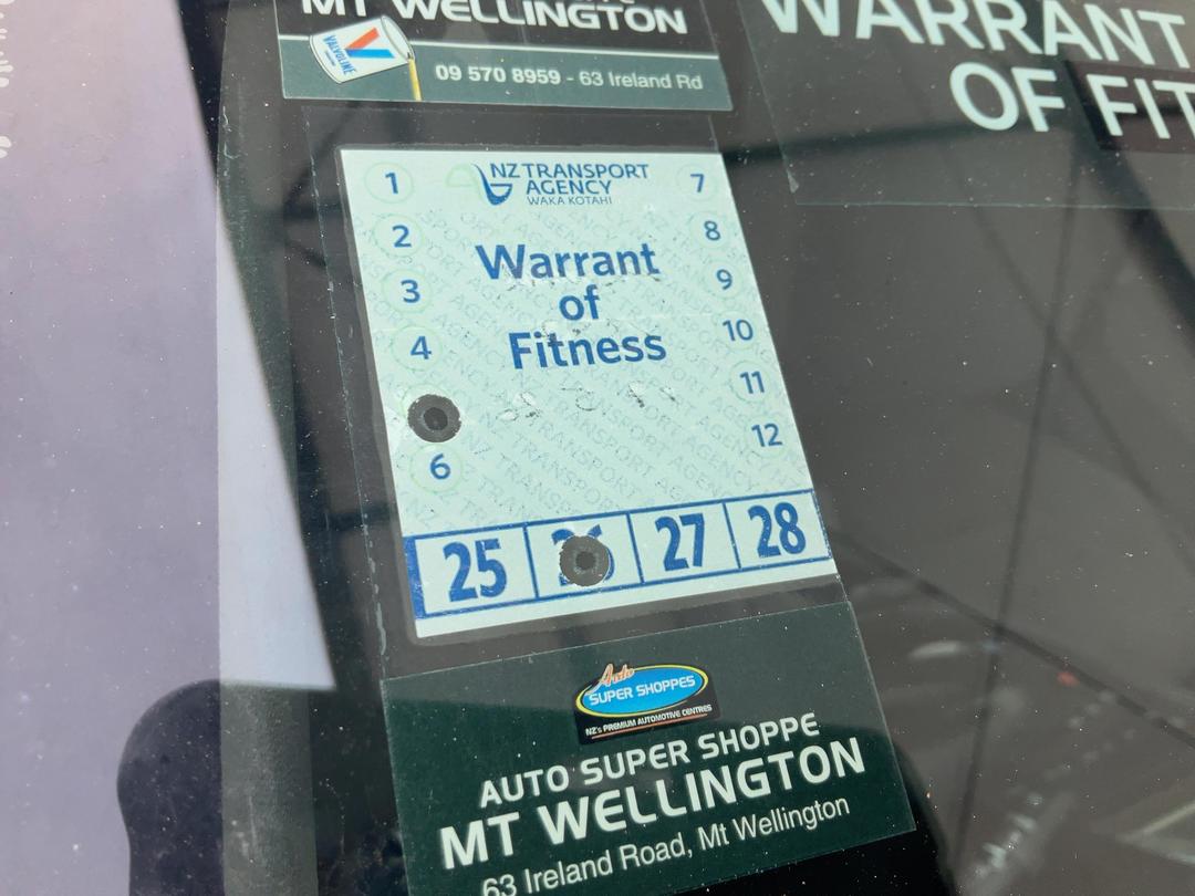 Photo '23' of Toyota Prius Hybrid