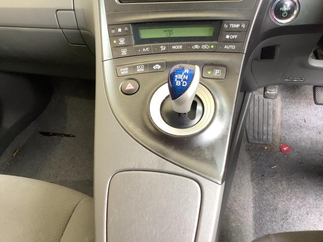 Photo '16' of Toyota Prius