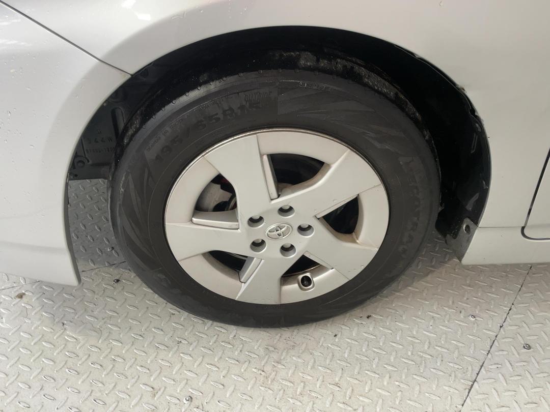 Photo '10' of Toyota Prius