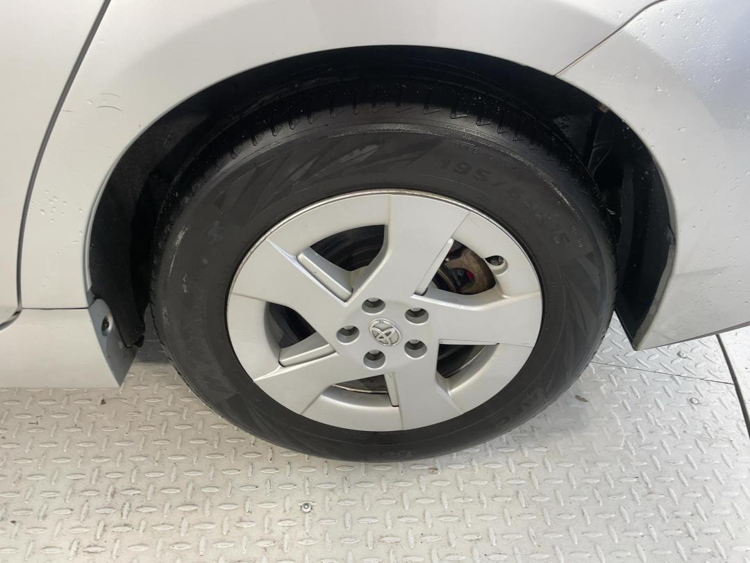 Photo '11' of Toyota Prius