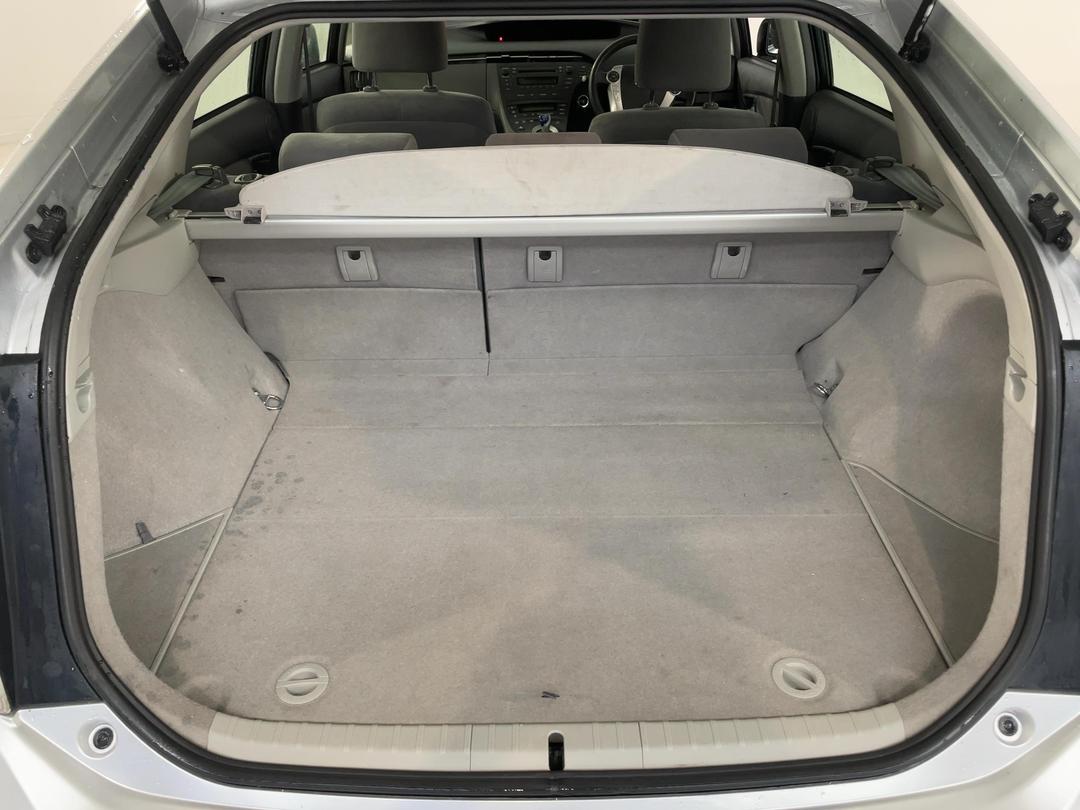 Photo '14' of Toyota Prius