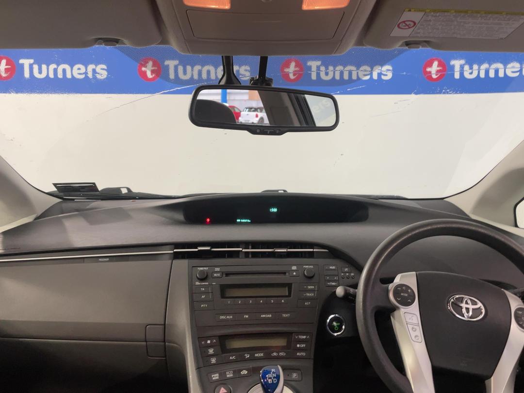 Photo '17' of Toyota Prius