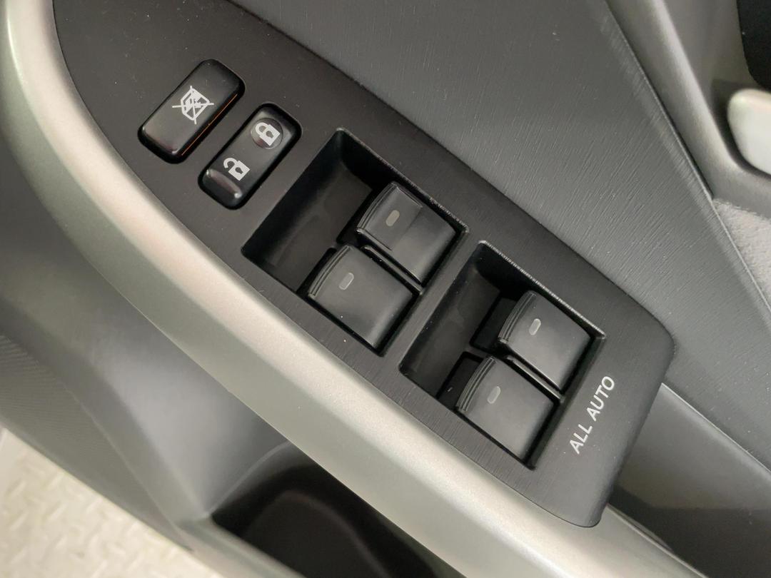 Photo '24' of Toyota Prius