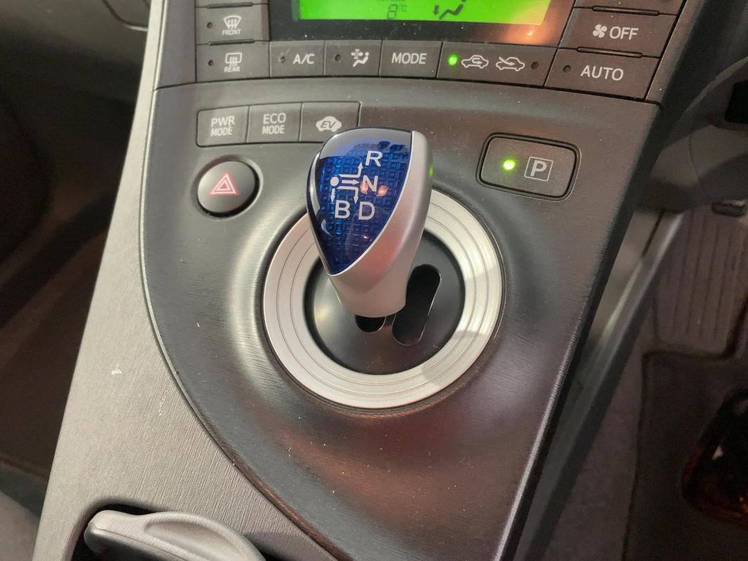 Photo '32' of Toyota Prius
