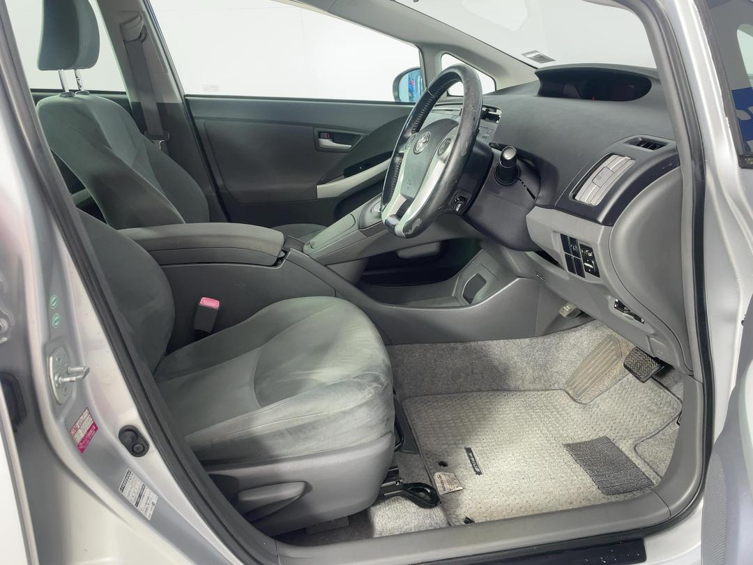 Photo '16' of Toyota Prius
