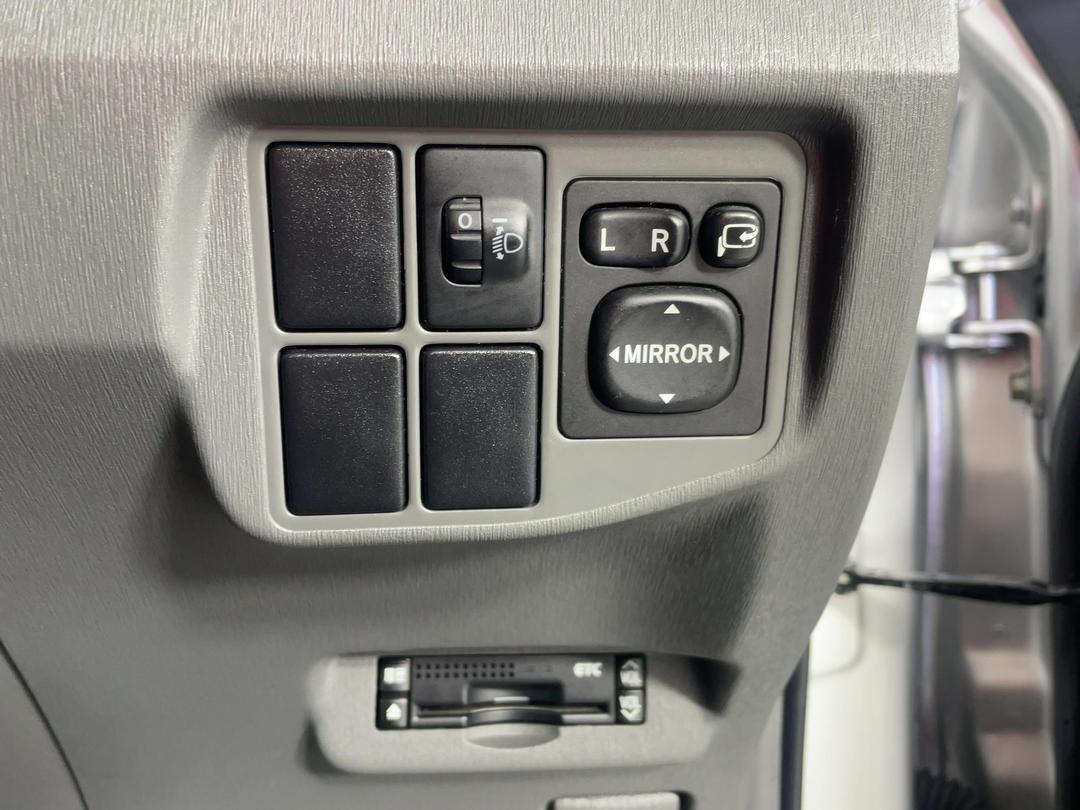 Photo '27' of Toyota Prius