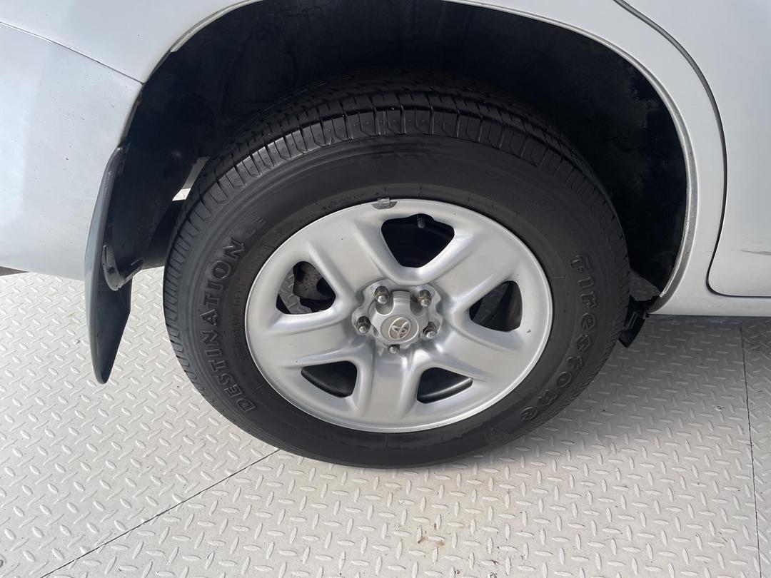 Photo '12' of Toyota Rav4